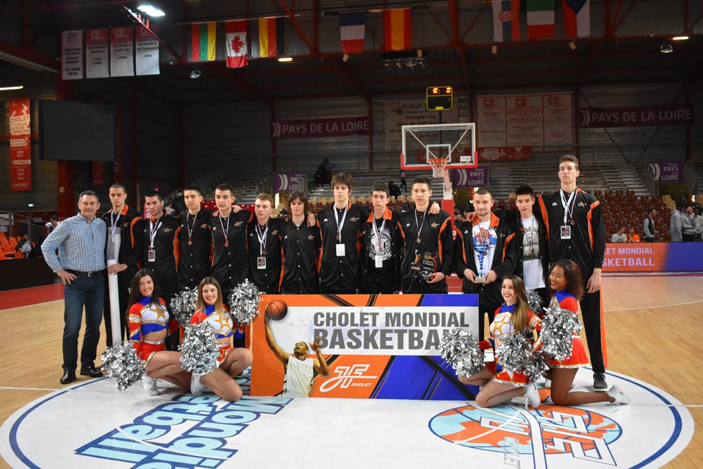 L’équipe HM torrelodones, gagnante de l’éditons 2018 du tournoi Cholet mondial basketball