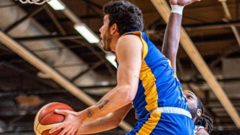 Victor revenga, joueur de basketball pré national en France